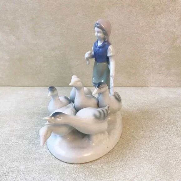 Gerold Porzellan Bavaria Western Germany Figurine Girl Geese Ducks collectors - Picture 12 of 12